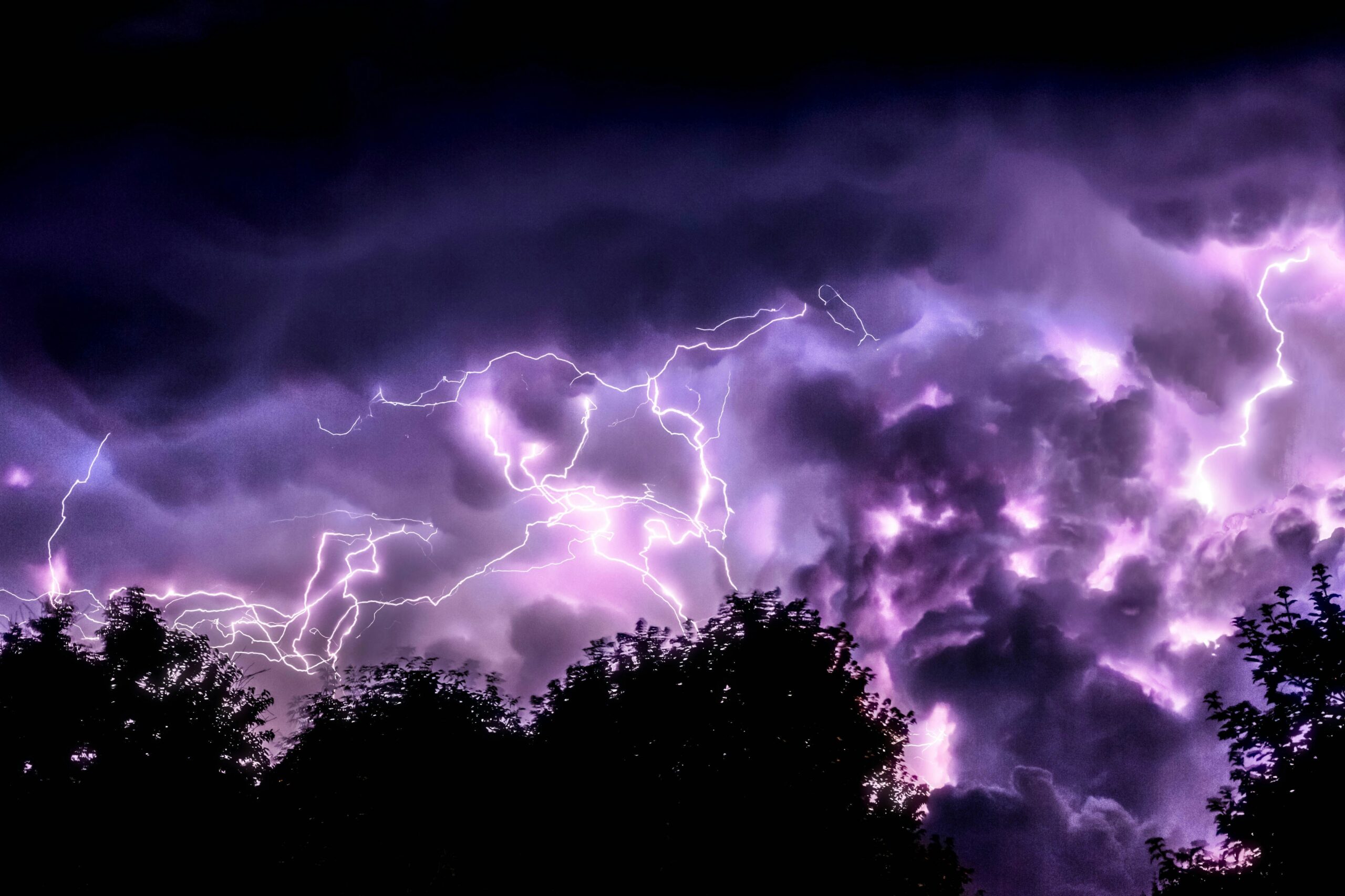 Caution Advised: Northern Illinois Battles Severe Dust Storm