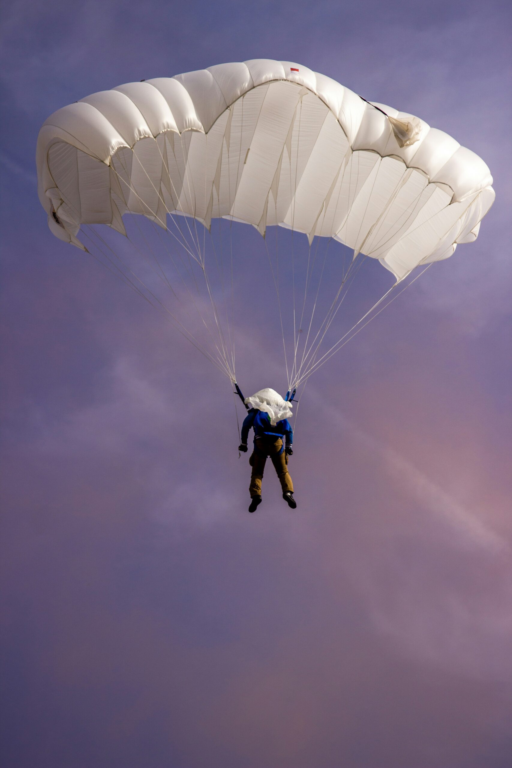 Tragic Skydiving Incident in Nashville: Instructor Found Dead After Student Rescued